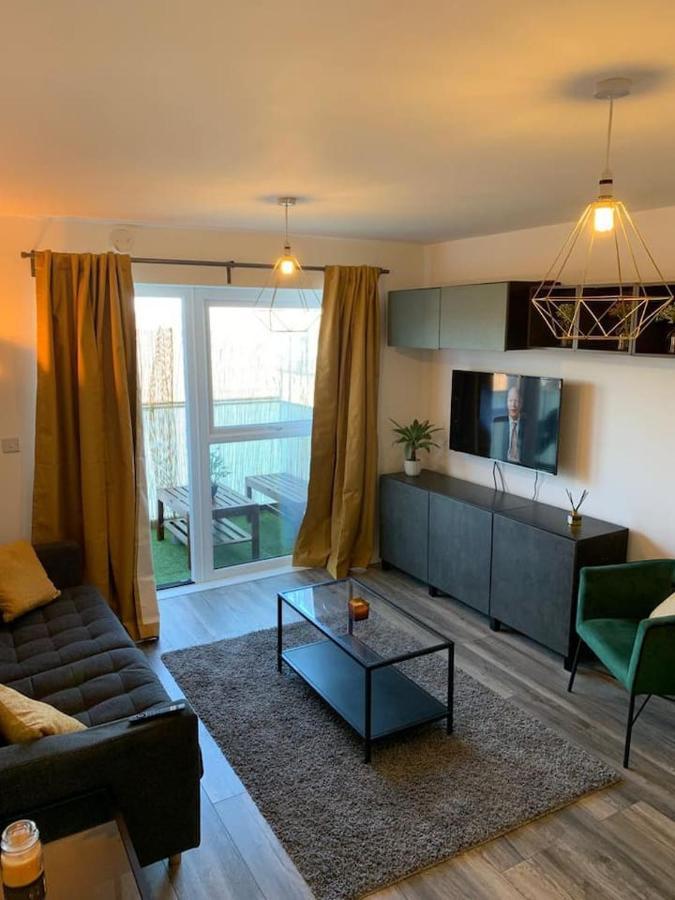 Lovely 1-Bed Serviced Apartment With Free Parking West Thurrock Dış mekan fotoğraf