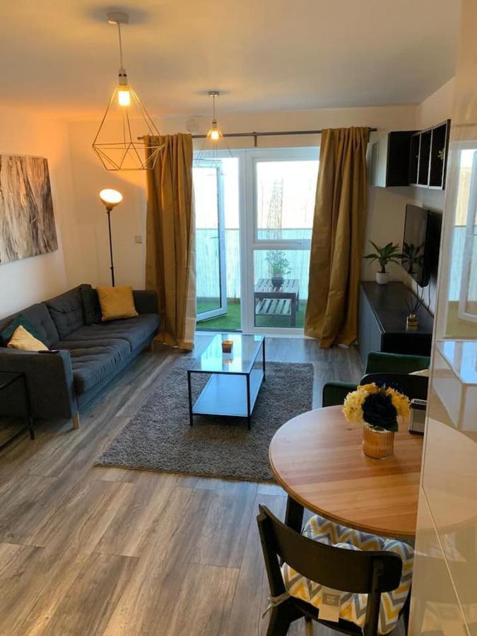 Lovely 1-Bed Serviced Apartment With Free Parking West Thurrock Dış mekan fotoğraf