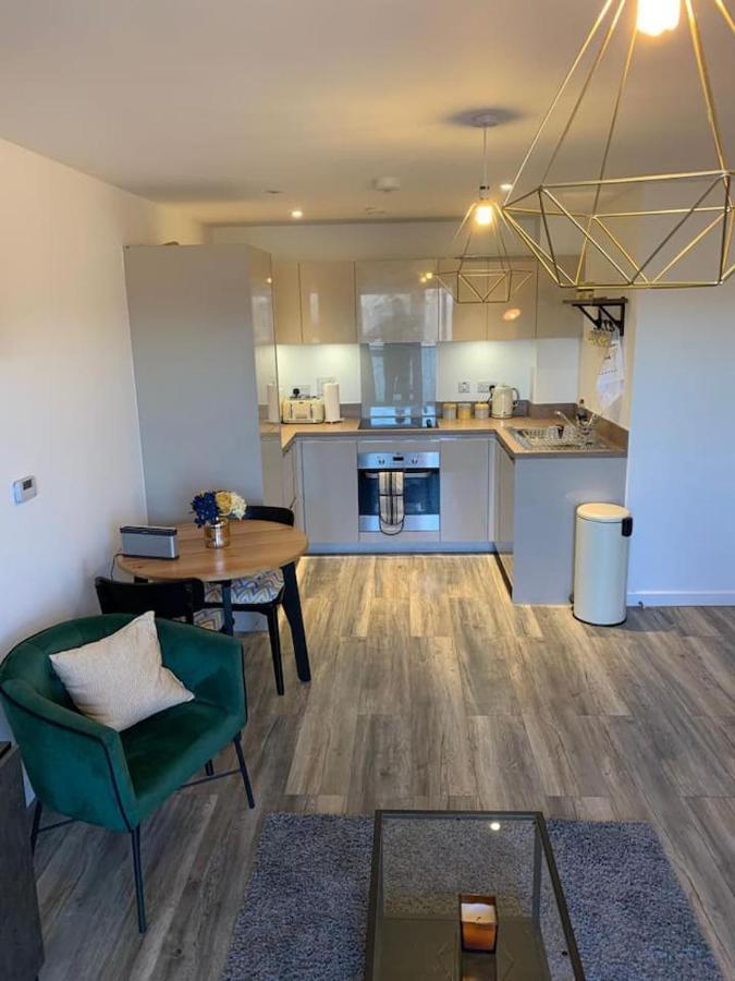 Lovely 1-Bed Serviced Apartment With Free Parking West Thurrock Dış mekan fotoğraf