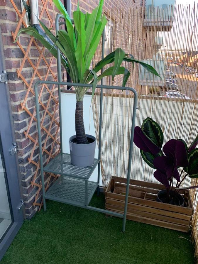 Lovely 1-Bed Serviced Apartment With Free Parking West Thurrock Dış mekan fotoğraf